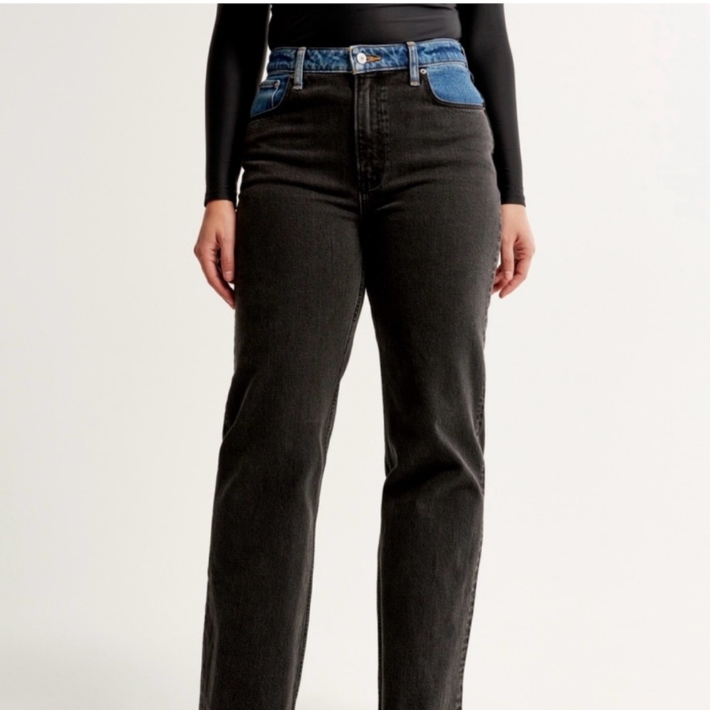 Abercrombie & Fitch
The '90s Relaxed Jean
High Rise